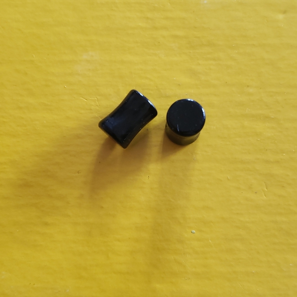 Black plugs